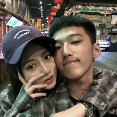 情头像情侣双人两张甜高清不用踮脚我会弯腰