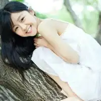 低头女生qq头像低着头的你也很美