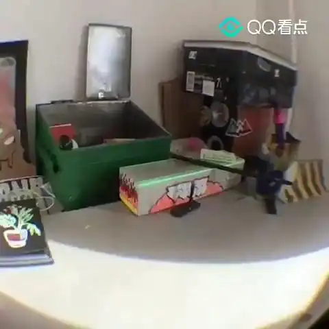 手指滑板这技术厉害哦