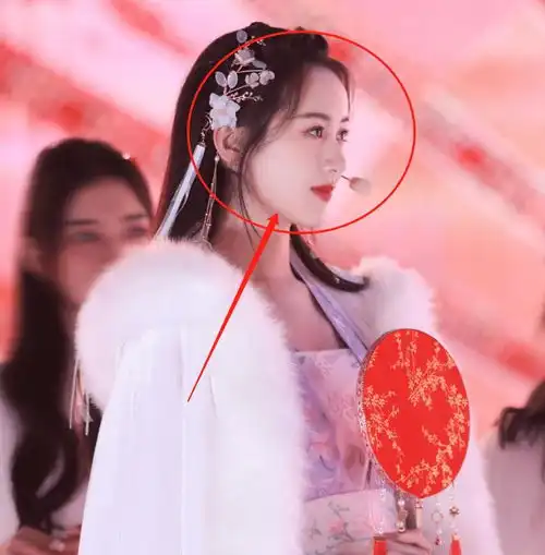徐艺洋穿古装仙气飘飘,与白鹿袁冰妍同台,爱豆演员的差距很明显