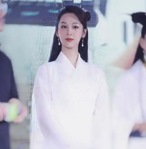 萌探家族发布会,杨紫那英古装仙气飘飘,宋亚轩戴眼镜少爷感爆棚
