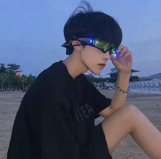 男生头像就这样结束吧反正是我先心动的我会买单.