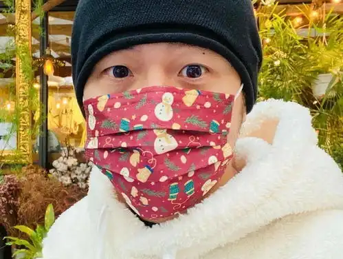 周杰伦晒自拍,好友阿信和萧敬腾留言上热搜ig
