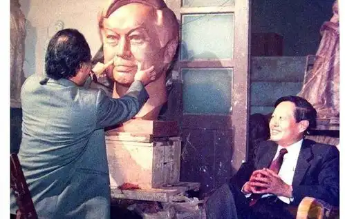 他们相爱30余载,却无法忘记初恋,妻子说去看看她吧