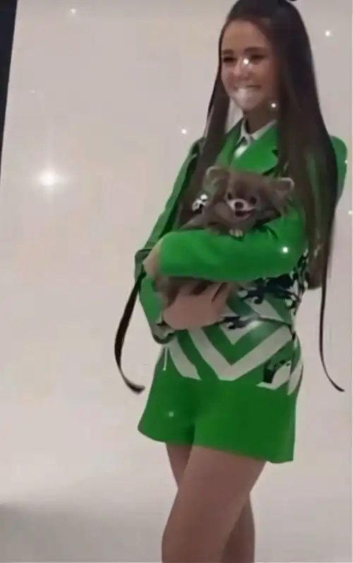 动漫少女出炉瓦利耶娃一袭绿衣仙气飘飘,k宝姿势像仙女下凡