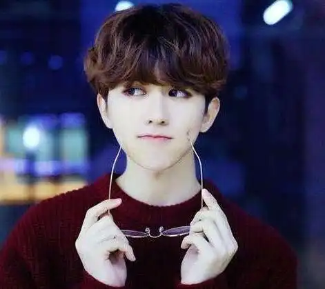 死亡芭比粉已经过时了,蔡徐坤挑战老干妈口红,效果惊艳