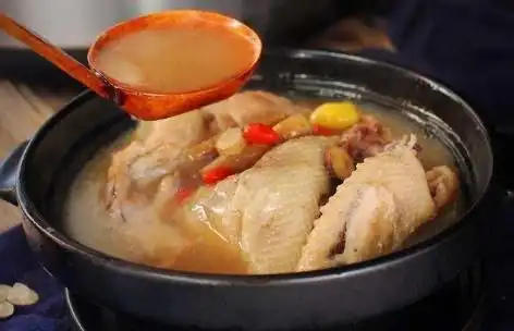 炖鸡肉时要不要焯水大厨教你正确的做法,美味鲜嫩,吃了还想吃