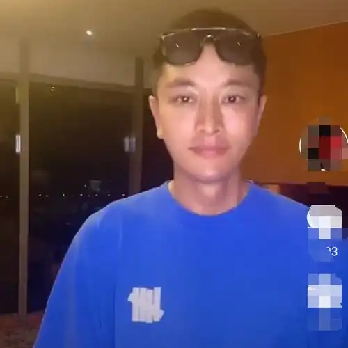 心有灵犀与李小璐同步更新视频,贾乃亮露得意笑容,变身恶龙烤地瓜