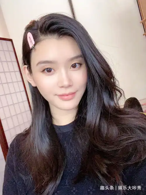 何猷君谈追奚梦瑶细节,吴京笑到脸红,谢楠成表情包