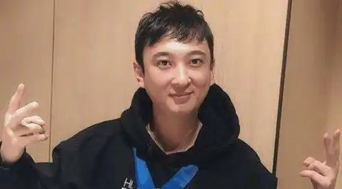 扶不起的富豪阿斗,5年15部剧没捧红他,放弃百亿资产削发为僧