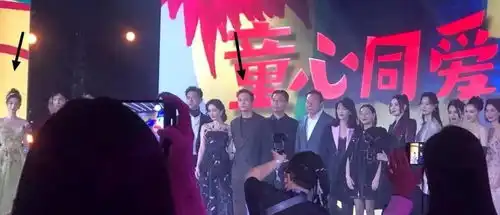 隔着屏幕都感受到baby的无奈,李现多次助攻让她站陈伟霆旁边