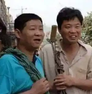 三德子赵亮,事业巅峰时娶小16岁娇妻隐居,养鸡成亿万富豪