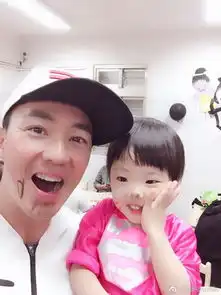 刘畊宏晒家人温馨照小泡芙变小花猫笑容萌翻众人