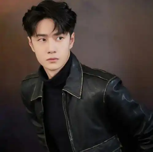王一博再现文盲名场面,座谈会发言读错字,杜华紧张表情抢镜