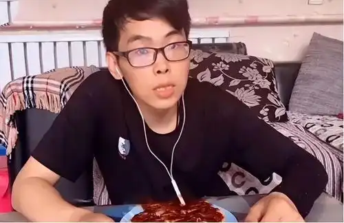 河北小伙阿健抗癌经历33岁癌症晚期,最后一句话让人揪心