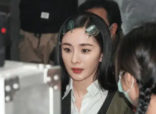 杨幂智商超高成游戏王,看见场上男嘉宾表情后,是否做戏一目了然