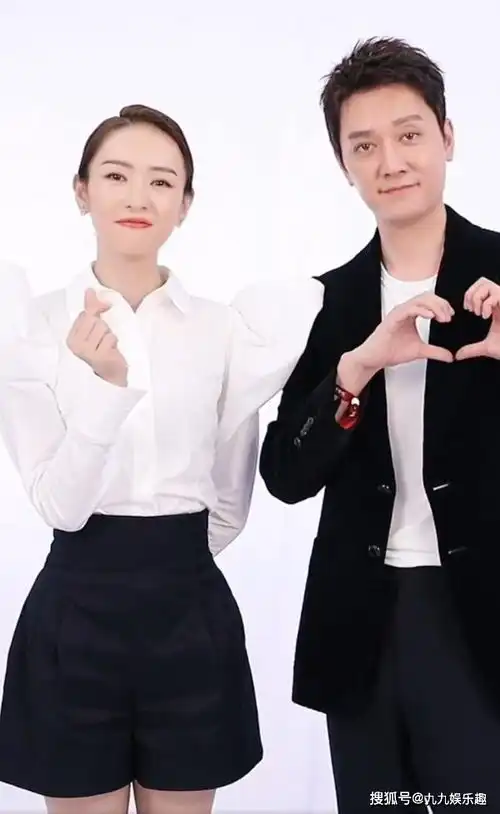 冯绍峰离婚后状态不佳,满脸疲惫不堪,与童谣合照绅士手好评