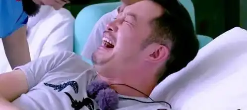 沙溢亲自体验分娩十级痛面部扭曲疼成表情包