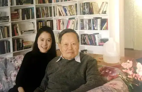 杨振宁百岁生日,翁帆透露婚姻细节,鞋子合不合脚只有自己知道