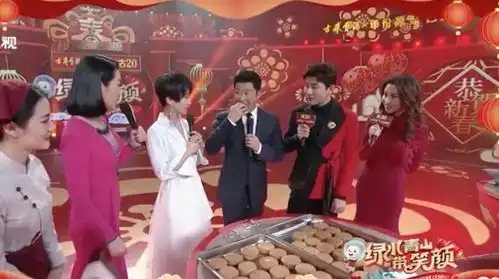 组图吴京晚会上吃道具蛋糕听到不能吃后秒变表情包