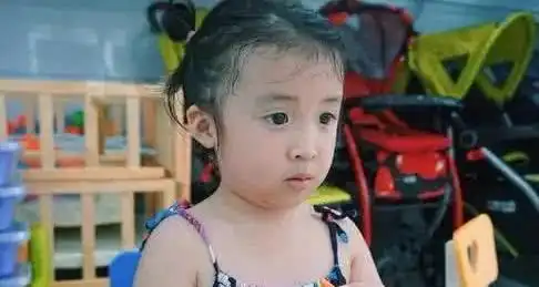 表情又一波撞脸明星,少女版王俊凯,儿童版林依晨,低配版杨颖表情