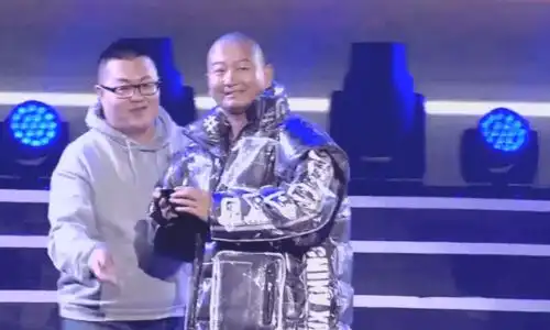 抖音网红giao哥住上别墅,直播中怒斥网友为什么不给我刷礼物