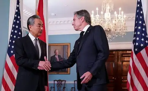 怕被共和党抓到把柄,拜登与王毅外长会晤时,表情小心翼翼