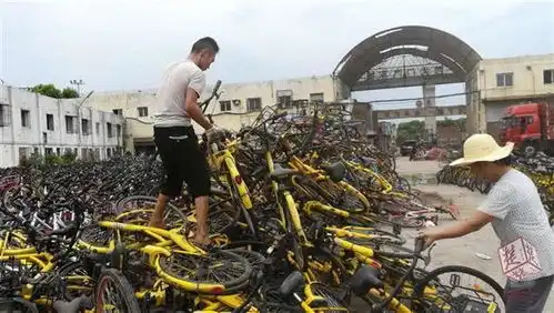表情连续3天清理工作,背街小巷清出5000辆乱停放共享单车表情