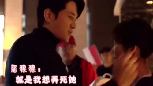 阳光之下最新花絮彭漂亮好爱捧阿妍的脸啊,你俩也太甜了