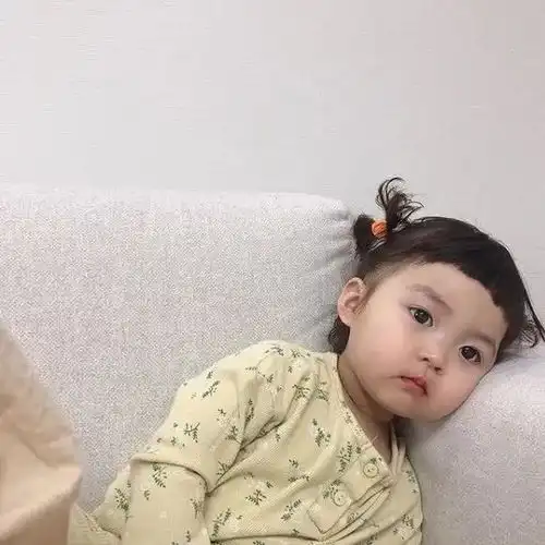 你的微信表情包女孩长大了这回她带着妹妹一起圈了41w粉