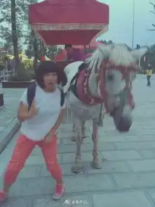 把妈妈被动物吓到变形的照片曝光反正她不上网,不怕被她打死哈哈哈哈哈