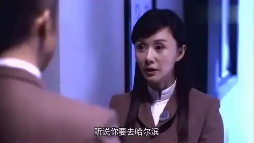 男子一出来就遇到美女,男子当场就对美女道歉,可美女却面无表情