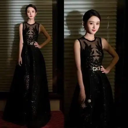 继赵丽颖关晓彤红毯冻哭后,小可爱嗯哼已加入冻出表情包系列