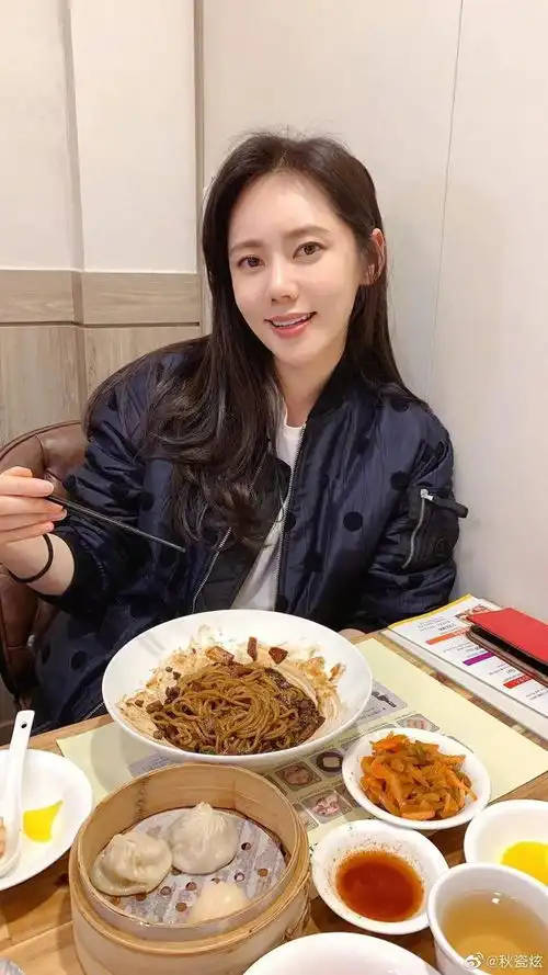 秋瓷炫表情也太甜了吧