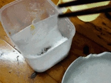 爆笑gif头一天还活蹦乱跳的,第二天咋就蔫了呢哈哈哈哈哈