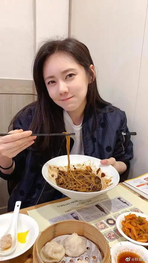 秋瓷炫表情也太甜了吧