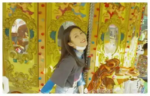 黑魔仙刘美含考研北大本人发表情包回应,学霸身份瞒不住了