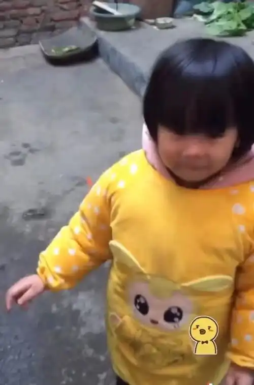 打工爸爸突然回家,女儿表情的变化让人感动,眼里满满的都是爱
