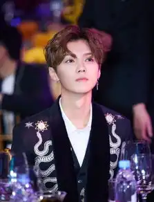 鹿晗穿越火线路透,造型帅气十足,西装却不合身