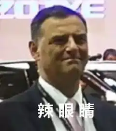 广州警方抓捕黑人毒贩,两人藏在暗处以为不会被发现丨节操睡了