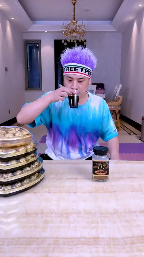 无表情喝苦咖啡挑战,太上头了,留着以后玩搞笑聚会游戏