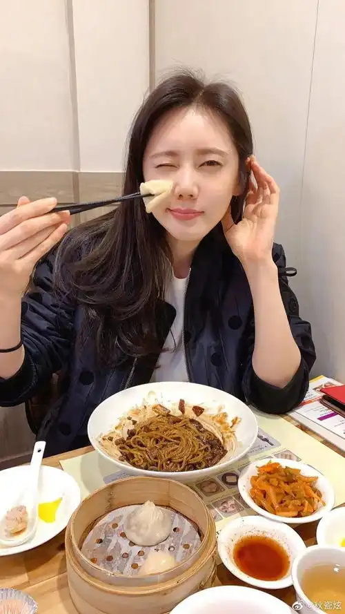 秋瓷炫表情也太甜了吧