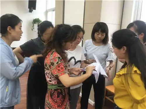 表情熊猫路小学开展语文组教学研讨活动本地无限成都表情