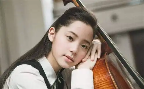 17岁的欧阳娜娜pk24岁的章泽天,同框照的两人被指相似