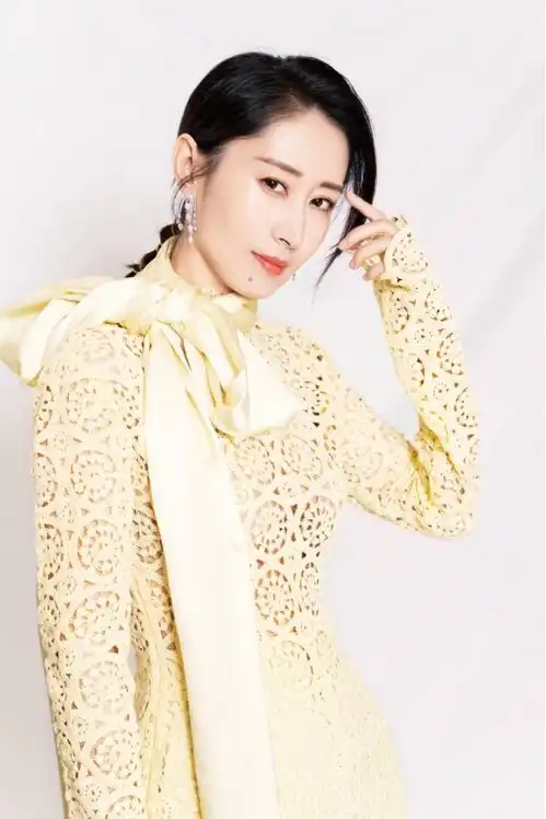 奔三奔四女性的成熟小裙子超有气质尤其刘敏涛的穿搭,时尚大方