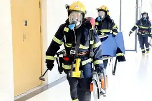 常德高温大练兵现表情包,高层防火逃生有妙招
