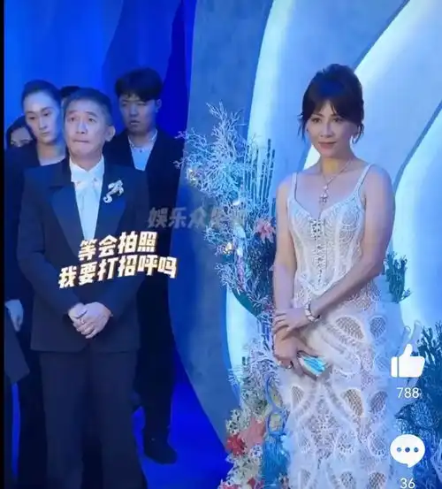 梁朝伟年龄越大越内向了和刘嘉玲一起出席活动,表情太过抢镜