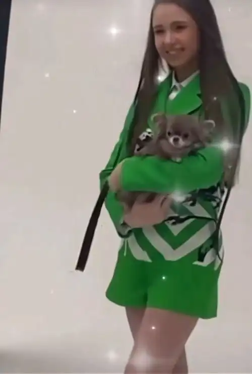 动漫少女出炉瓦利耶娃一袭绿衣仙气飘飘,k宝姿势像仙女下凡