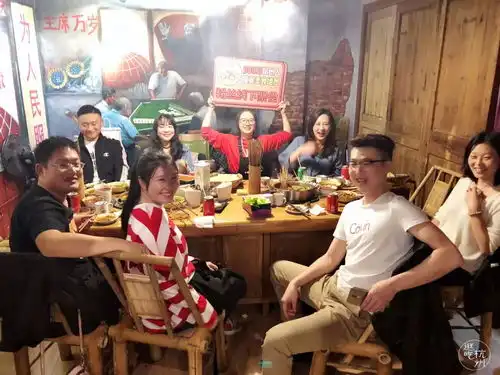 西湖吃货团约饭大行动吃串串要什么形象,随手拍一张都是表情包
