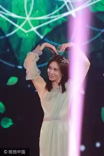 组图没见过这样的蔡健雅变银发歌姬秀表情包颜艺